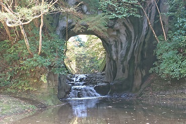 清水渓流広場(濃溝の滝・亀岩の洞窟)